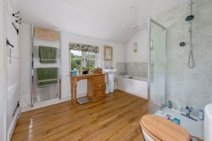 Ensuite- click for photo gallery